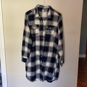 Old Navy, snap front, western blue & white plaid tunic dress! Worn once sz L.